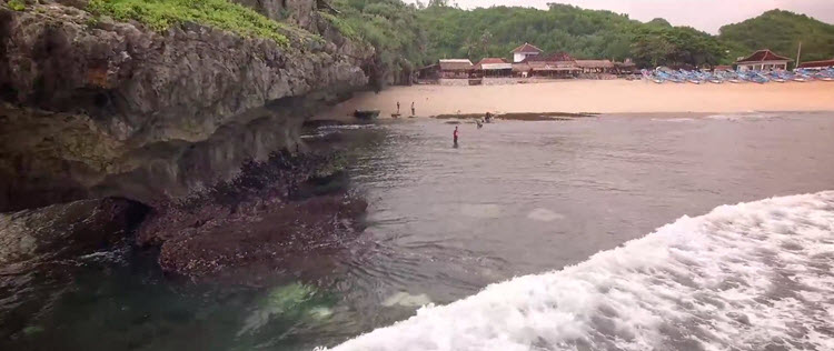 Drini Beach in Jogjakarta, Indonesië gefilmd met DJI Phantom 3